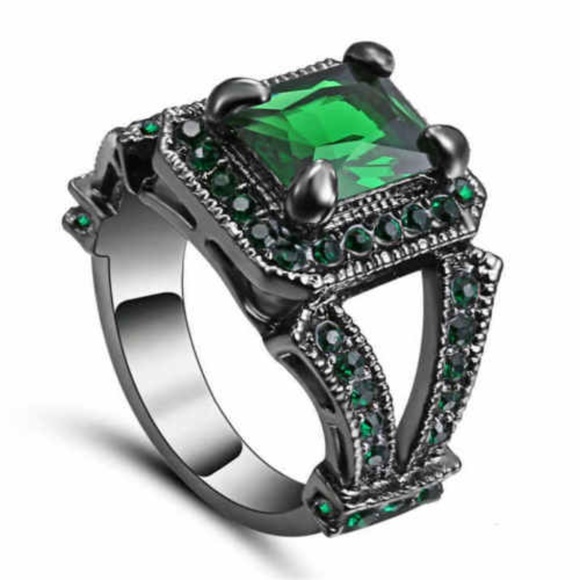 Jewelry - Vintage Emerald Ring